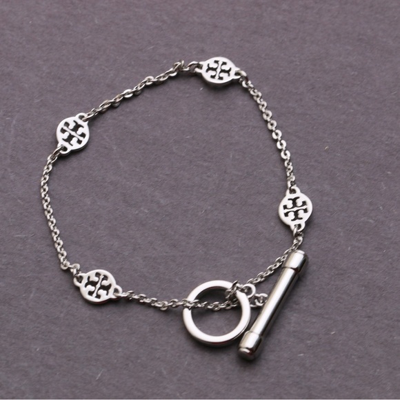 Tory Burch Logo Toggle Short bracelet in Silver - Picture 2 of 3